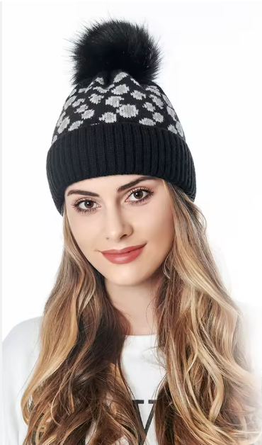 Gorro Con Pompón y Estampado De Leopardo.